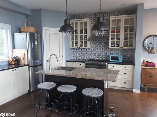 1605 Lakeshore Road, Selkirk, ON - Indoor Photo Showing Kitchen With Upgraded Kitchen