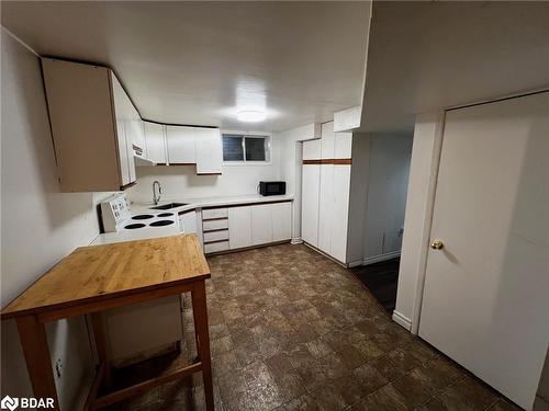 Lower-420 Grove Street E, Barrie, ON - Indoor Photo Showing Kitchen