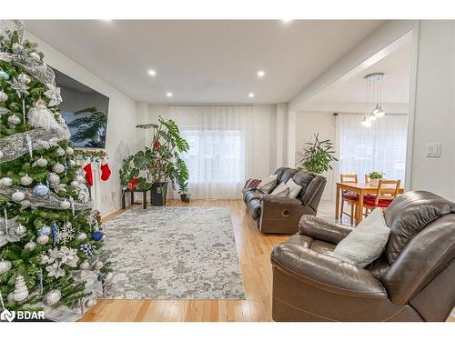 3 Cypress Point Street, Barrie, ON - Indoor Photo Showing Living Room