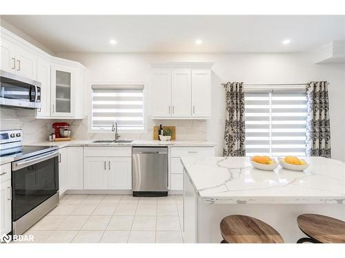 1386 Dallman Street, Innisfil, ON - Indoor Photo Showing Kitchen With Upgraded Kitchen