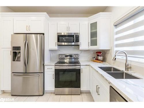 1386 Dallman Street, Innisfil, ON - Indoor Photo Showing Kitchen With Double Sink With Upgraded Kitchen