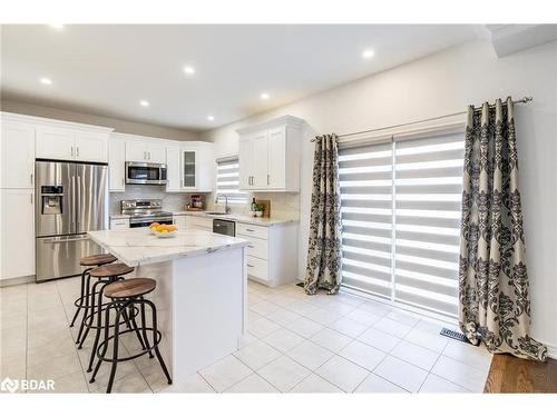 1386 Dallman Street, Innisfil, ON - Indoor Photo Showing Kitchen