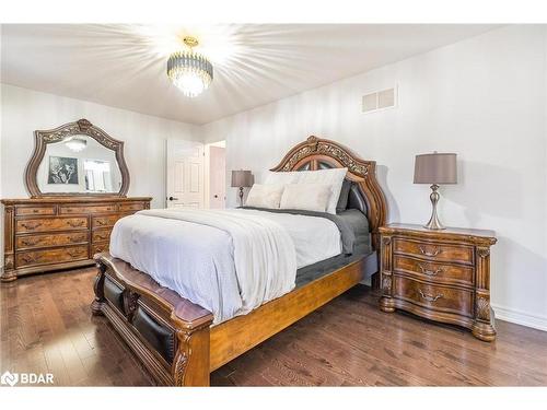 1386 Dallman Street, Innisfil, ON - Indoor Photo Showing Bedroom