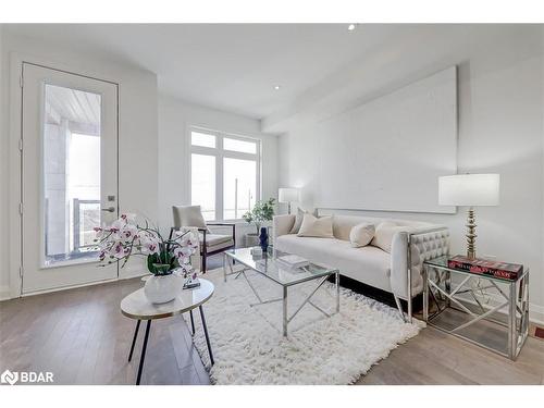 833 Port Darlington Road, Bowmanville, ON - Indoor Photo Showing Living Room