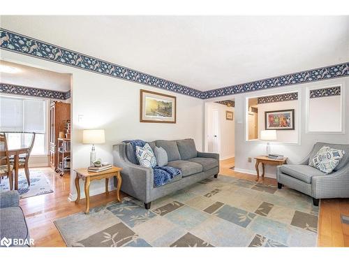 3 Artesian Avenue, Holland Landing, ON - Indoor Photo Showing Living Room