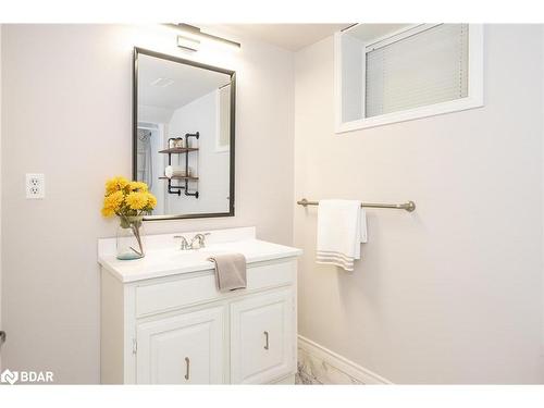 3 Artesian Avenue, Holland Landing, ON - Indoor Photo Showing Bathroom