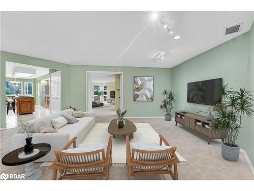 14-54 Blue Springs Drive, Waterloo, ON - Indoor Photo Showing Living Room