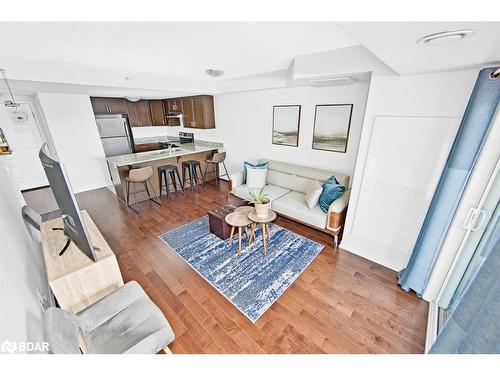 310-50 Bryan Court, Kitchener, ON - Indoor Photo Showing Living Room