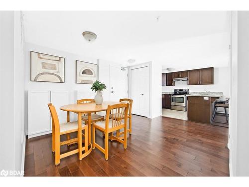 310-50 Bryan Court, Kitchener, ON - Indoor Photo Showing Dining Room