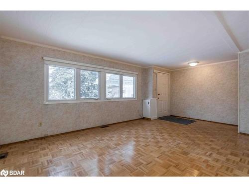 15 Flora Drive, Innisfil, ON - Indoor Photo Showing Other Room