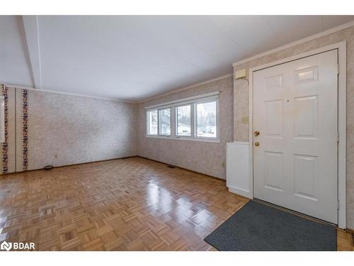 15 Flora Drive, Innisfil, ON - Indoor Photo Showing Other Room