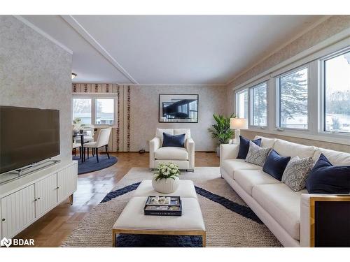 15 Flora Drive, Innisfil, ON - Indoor Photo Showing Living Room