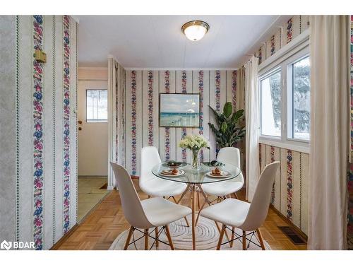 15 Flora Drive, Innisfil, ON - Indoor Photo Showing Dining Room