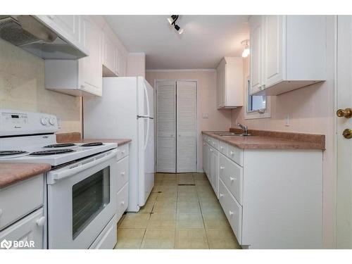 15 Flora Drive, Innisfil, ON - Indoor Photo Showing Kitchen