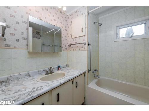 15 Flora Drive, Innisfil, ON - Indoor Photo Showing Bathroom