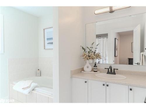 104 Fadine Road, Newmarket, ON - Indoor Photo Showing Bathroom