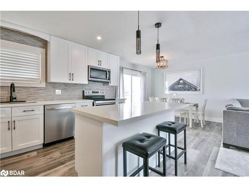 2 Walker Avenue, Orillia, ON - Indoor Photo Showing Kitchen With Upgraded Kitchen