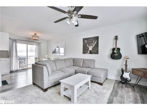 2 Walker Avenue, Orillia, ON - Indoor Photo Showing Living Room