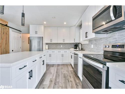 2 Walker Avenue, Orillia, ON - Indoor Photo Showing Kitchen With Upgraded Kitchen