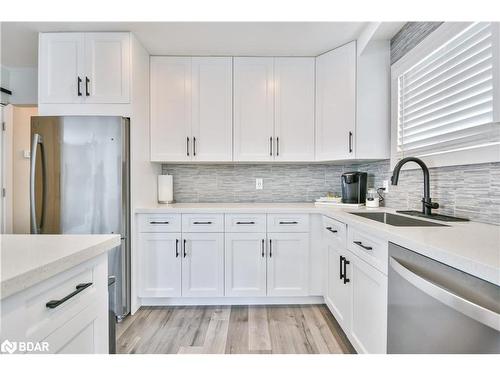 2 Walker Avenue, Orillia, ON - Indoor Photo Showing Kitchen With Upgraded Kitchen