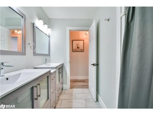 2 Walker Avenue, Orillia, ON - Indoor Photo Showing Bathroom