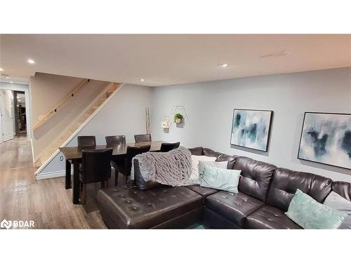 2 Walker Avenue, Orillia, ON - Indoor Photo Showing Living Room