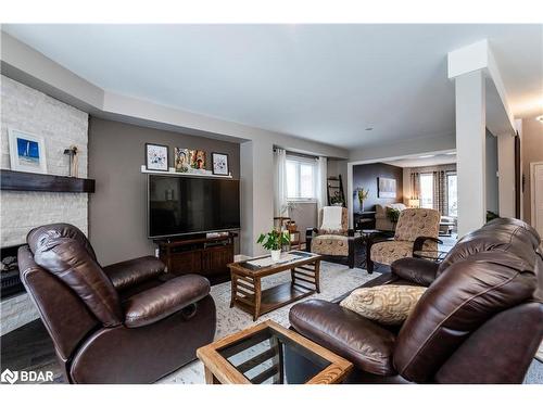 501 Grove Street E, Barrie, ON - Indoor Photo Showing Living Room