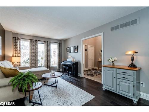 501 Grove Street E, Barrie, ON - Indoor Photo Showing Living Room