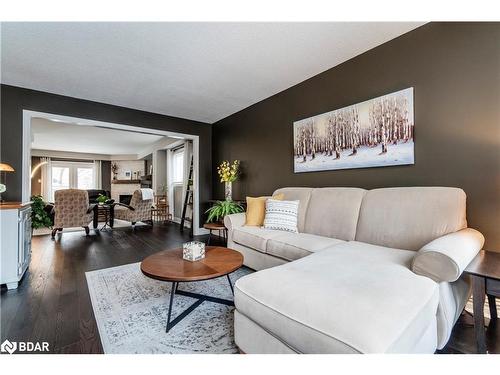 501 Grove Street E, Barrie, ON - Indoor Photo Showing Living Room