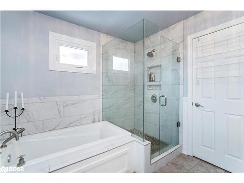 501 Grove Street E, Barrie, ON - Indoor Photo Showing Bathroom