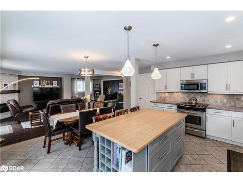 501 Grove Street E, Barrie, ON - Indoor Photo Showing Kitchen With Upgraded Kitchen