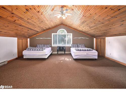 1046 Pine Springs Road, Algonquin Highlands, ON - Indoor Photo Showing Bedroom