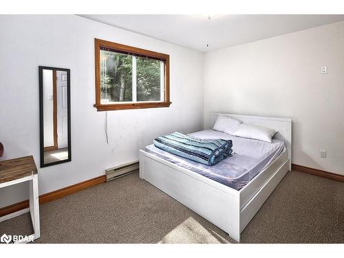 1046 Pine Springs Road, Algonquin Highlands, ON - Indoor Photo Showing Bedroom