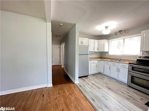 6 Woodland Acres Crescent, Belleville, ON - Indoor Photo Showing Kitchen With Double Sink