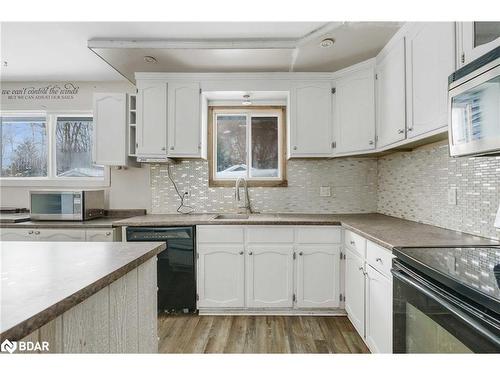 220 Margaret Street Street, Stayner, ON - Indoor Photo Showing Kitchen With Upgraded Kitchen