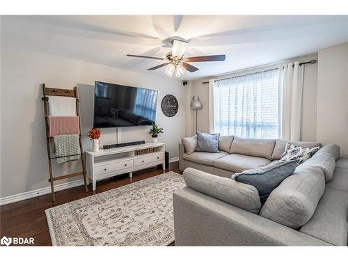 211 Nathan Crescent, Barrie, ON - Indoor Photo Showing Living Room