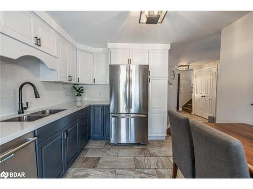 211 Nathan Crescent, Barrie, ON - Indoor Photo Showing Kitchen With Stainless Steel Kitchen With Double Sink