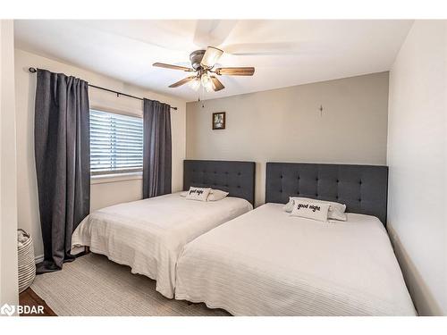 211 Nathan Crescent, Barrie, ON - Indoor Photo Showing Bedroom