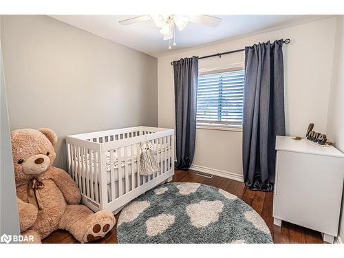 211 Nathan Crescent, Barrie, ON - Indoor Photo Showing Bedroom