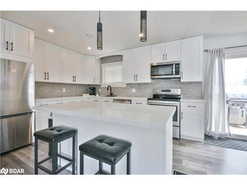 2 Walker Avenue, Orillia, ON - Indoor Photo Showing Kitchen With Upgraded Kitchen