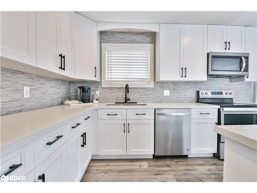 2 Walker Avenue, Orillia, ON - Indoor Photo Showing Kitchen With Upgraded Kitchen