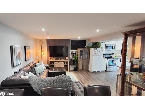 2 Walker Avenue, Orillia, ON - Indoor Photo Showing Living Room