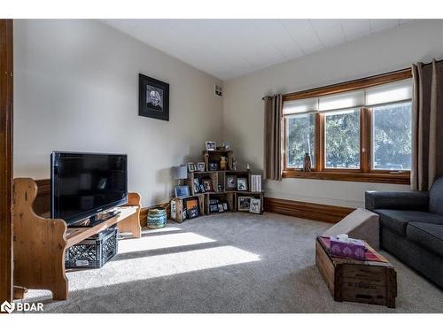 236787 13 Grey Road, Clarksburg, ON - Indoor Photo Showing Living Room