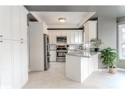 25 Serena Lane, Barrie, ON - Indoor Photo Showing Kitchen With Stainless Steel Kitchen