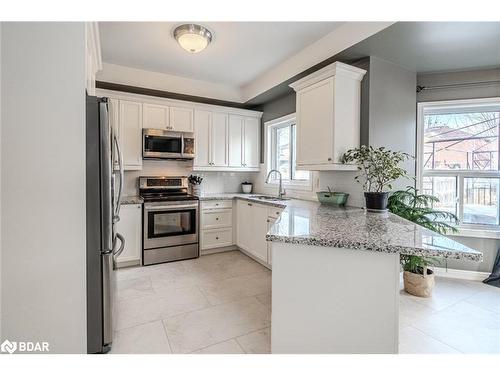 25 Serena Lane, Barrie, ON - Indoor Photo Showing Kitchen With Upgraded Kitchen