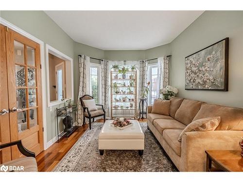 25 Serena Lane, Barrie, ON - Indoor Photo Showing Living Room