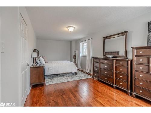 25 Serena Lane, Barrie, ON - Indoor Photo Showing Bedroom