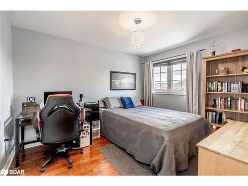 25 Serena Lane, Barrie, ON - Indoor Photo Showing Bedroom