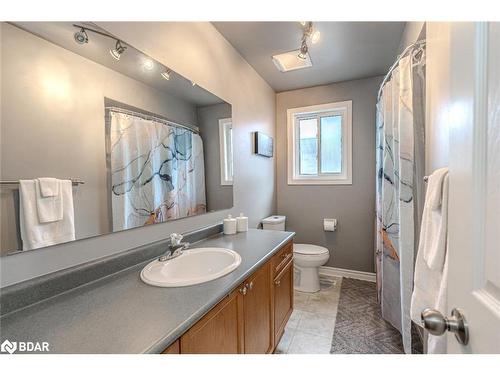 25 Serena Lane, Barrie, ON - Indoor Photo Showing Bathroom