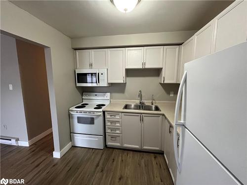 8-3 Sawmill Road, Barrie, ON - Indoor Photo Showing Kitchen With Double Sink